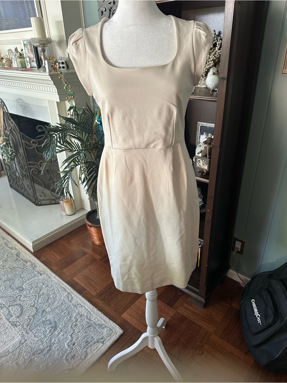 French Connection Cream Square-Neck Puff Sleeve Shift Dress